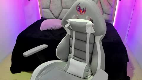 Snapshot of naia_karter chatting on 02.13.25 online show from 02.13.25