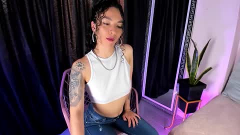 Snapshot of naia_xo chatting on 10.21.25 Ana online show from 10.21.25
