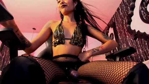 Naila online show from 01.17.25