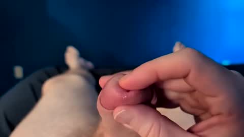 Snapshot of naked_slut86 chatting on 12.20.25 Naked slut online show from 12.20.25