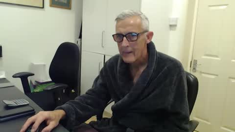 Snapshot of nakedcarpenteruk chatting on 12.20.25 nakedcarpenteruk online show from 12.20.25