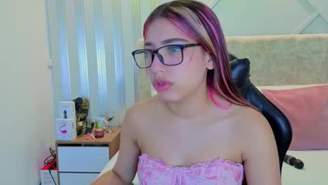 nami_sweet_ online show from 10.20.25