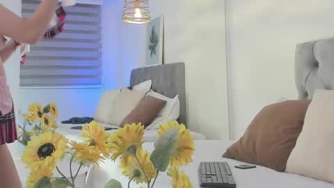 Snapshot of namisunny chatting on 10.03.25 nami online show from 10.03.25