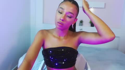 Snapshot of namoismith chatting on 12.23.24 Namoi Smith online show from 12.23.24