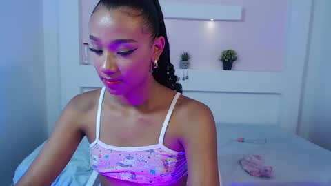 Snapshot of namoismith chatting on 12.24.24 Namoi Smith online show from 12.24.24