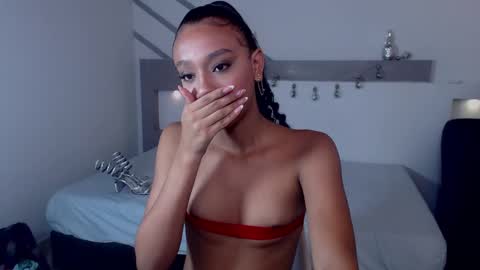 Snapshot of namoismith chatting on 12.29.24 Namoi Smith online show from 12.29.24