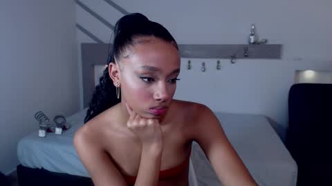 Snapshot of namoismith chatting on 12.29.24 Namoi Smith online show from 12.29.24