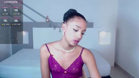 Snapshot of namoismith chatting on 12.31.24 Namoi Smith online show from 12.31.24