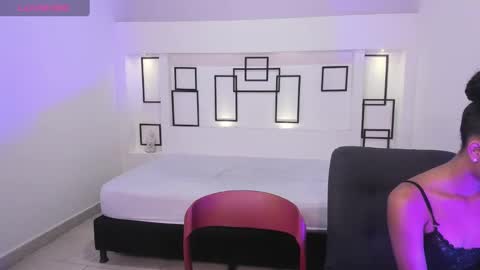 Snapshot of namoismith chatting on 01.03.25 Namoi Smith online show from 01.03.25