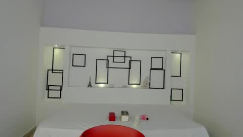 Snapshot of namoismith chatting on 02.11.25 Namoi Smith online show from 02.11.25