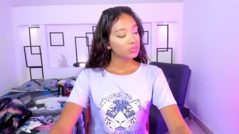 Snapshot of namoismith chatting on 03.06.25 Namoi Smith online show from 03.06.25