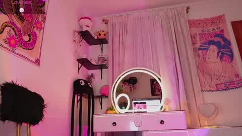 Snapshot of nanaleon chatting on 01.06.26 online show from 01.06.26