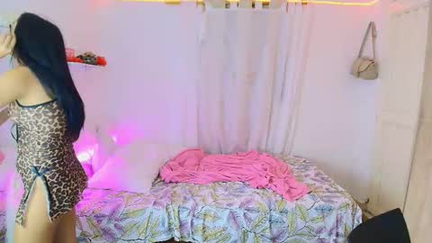 Snapshot of nanami_20 chatting on 12.01.25 samantha online show from 12.01.25