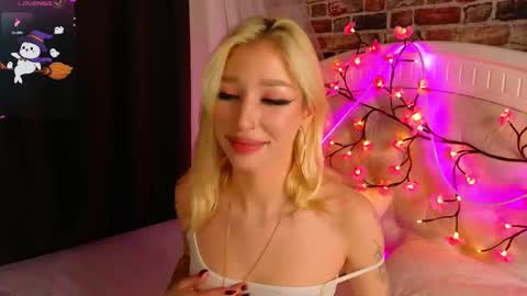 Snapshot of nancybutler chatting on 11.08.25 Sally Blonde Katrinbrown online show from 11.08.25