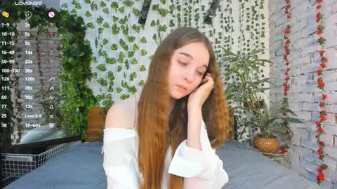 Snapshot of nancycaseys chatting on 02.10.25 Luna online show from 02.10.25