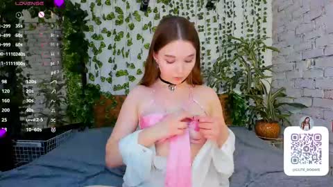 Snapshot of nancycaseys chatting on 03.11.25 Luna online show from 03.11.25