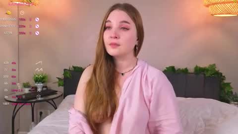 Snapshot of nancycaseys chatting on 09.21.25 Luna online show from 09.21.25