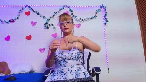 Snapshot of naomi_diamond_ chatting on 10.03.25 Naomi online show from 10.03.25