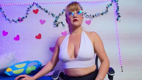 Snapshot of naomi_diamond_ chatting on 10.13.25 Naomi online show from 10.13.25