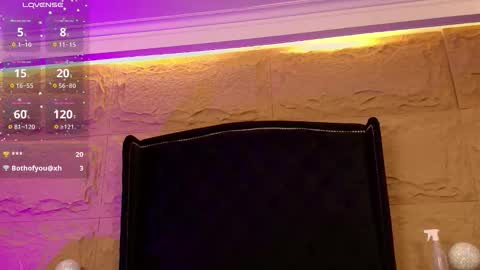 Snapshot of naomi_hill1 chatting on 10.18.25 Naomi online show from 10.18.25