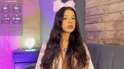 Snapshot of naomi_hill1 chatting on 11.10.25 Naomi online show from 11.10.25