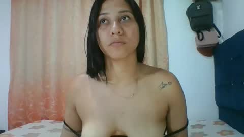 Snapshot of naomi_sweet420 chatting on 11.05.25 Mia online show from 11.05.25