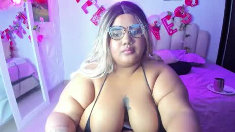 Snapshot of naomiasha_ chatting on 02.22.25    online show from 02.22.25
