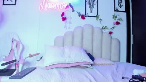 Snapshot of naomiasha_ chatting on 03.04.25    online show from 03.04.25