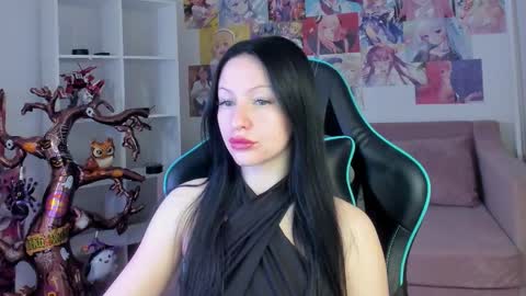 Snapshot of naomiblakes chatting on 11.08.25 Naomi online show from 11.08.25