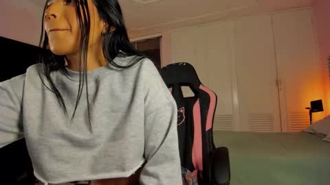 Snapshot of naomibrinks1 chatting on 12.14.25 Heidy online show from 12.14.25