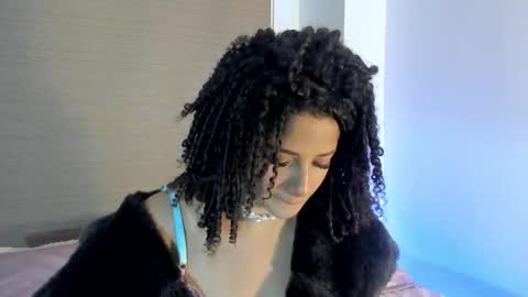 Snapshot of naomidawsonn chatting on 10.22.25 naomidawson online show from 10.22.25