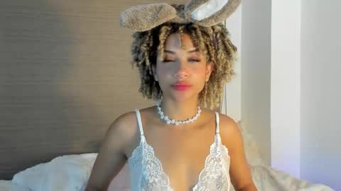 Snapshot of naomidawsonn chatting on 02.12.26 naomidawson online show from 02.12.26