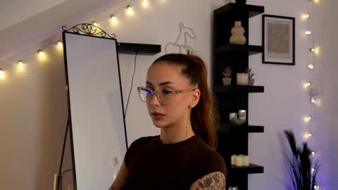 naomii_20 online show from 10.12.25