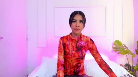 Naomi Klarc online show from 12.04.25