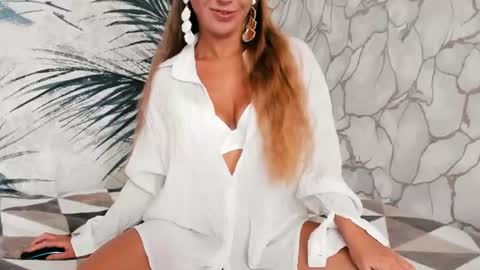 Snapshot of naomimelone chatting on 06.17.26 Naomi online show from 06.17.26