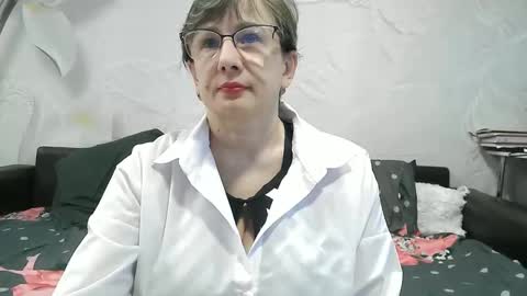naomimolligan online show from 05.04.26