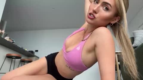 naomirhoades online show from 02.04.25