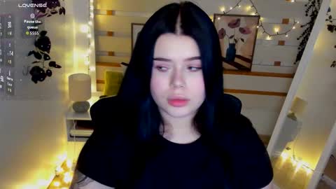 Snapshot of naomivibes chatting on 02.19.26 Naomi online show from 02.19.26