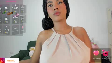 Snapshot of naomixjones1 chatting on 10.06.25 Naomi online show from 10.06.25