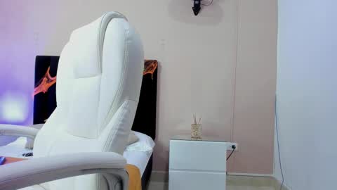 Snapshot of nascary_fox chatting on 10.10.25 Nascary Fox online show from 10.10.25