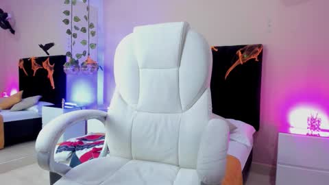 Snapshot of nascary_fox chatting on 10.24.25 Nascary Fox online show from 10.24.25