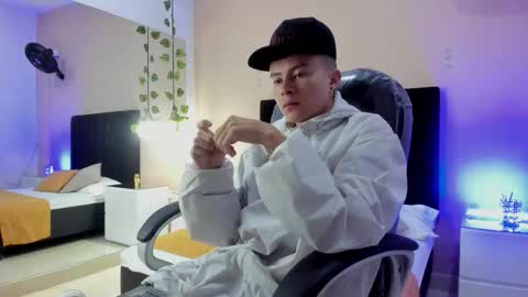 Snapshot of nascary_fox chatting on 11.02.25 Nascary Fox online show from 11.02.25