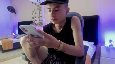 Snapshot of nascary_fox chatting on 11.04.25 Nascary Fox online show from 11.04.25