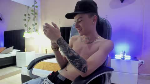 Snapshot of nascary_fox chatting on 11.15.25 Nascary Fox online show from 11.15.25