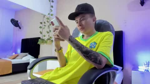 Snapshot of nascary_fox chatting on 11.16.25 Nascary Fox online show from 11.16.25