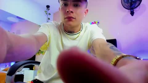 Snapshot of nascary_fox chatting on 11.26.25 Nascary Fox online show from 11.26.25