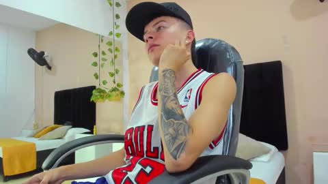 Snapshot of nascary_fox chatting on 12.02.25 Nascary Fox online show from 12.02.25