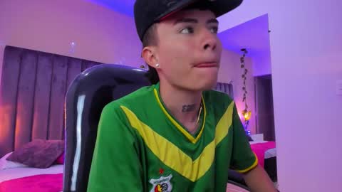 Snapshot of nascary_fox chatting on 12.14.25 Nascary Fox online show from 12.14.25