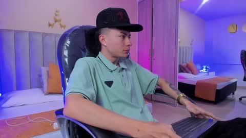 Snapshot of nascary_fox chatting on 01.10.26 Nascary Fox online show from 01.10.26