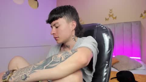 Snapshot of nascary_fox chatting on 02.11.26 Nascary Fox online show from 02.11.26